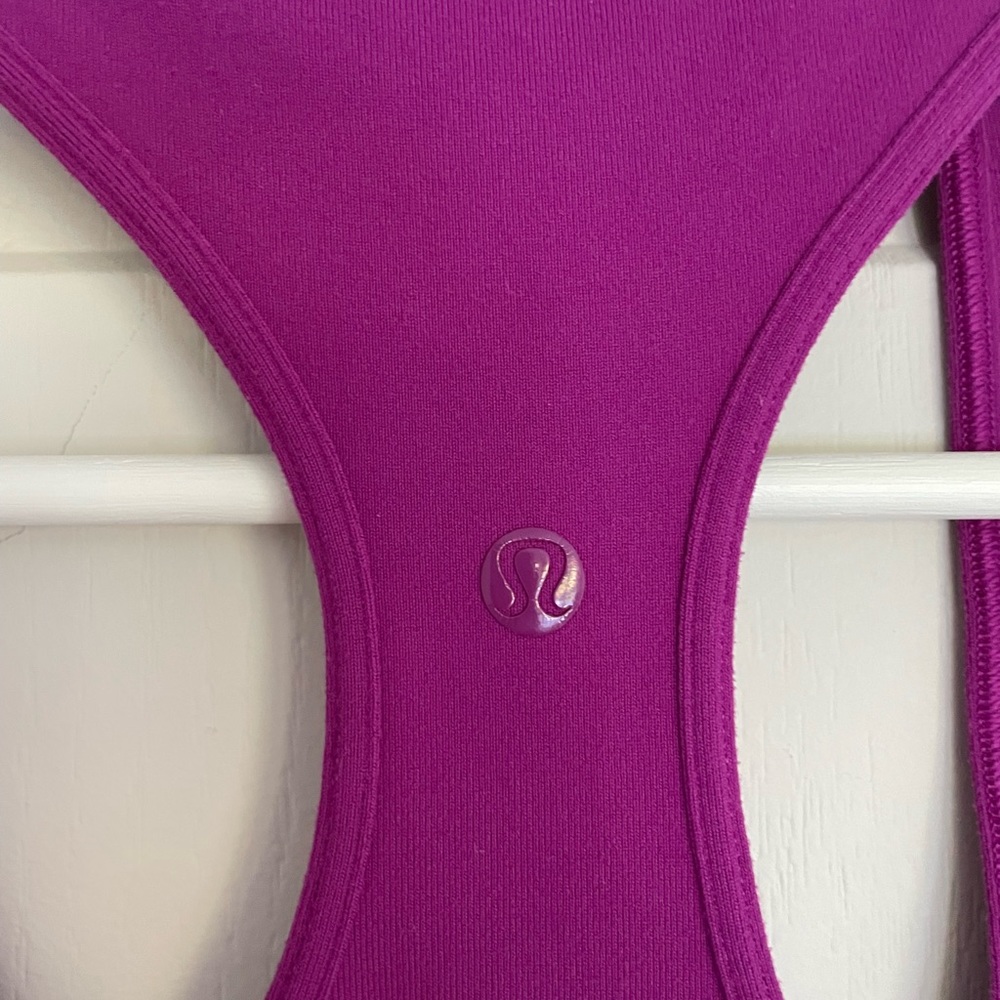 ⭐️ Lululemon Tank Top - Picture 3 of 3